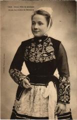 Quimper- Jeune fille France à Quimper