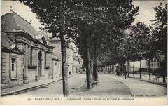 Chartres-Le Boulevard Chasles-Entrée du Tribunal de Commerce -
																					28000 Chartres
																			
