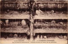 Clermont-Ferrand Objets divers en train de se petrifier France à Clermont-Ferrand
