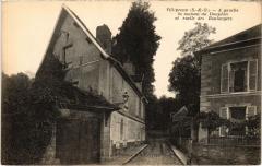 Villepreux a gauche la maison du Dauphin à Villepreux