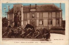 Mailly le Camp Monument et Ecoles à Mailly-le-Camp