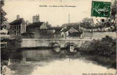 Troyes la Seine au Pont Charlemagne à Troyes
