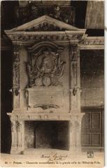 Troyes La Cheminee de l'Hotel de Ville à Troyes