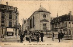 Troyes Pont et Rue de la Cite Hotel Dieu à Troyes