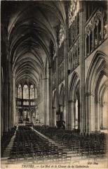 Troyes la Nef et Choeur de la Cathedrale à Troyes