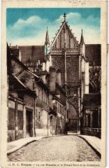 Troyes Rue Mitantier la Cathedrale à Troyes