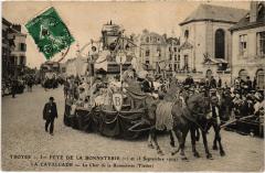 Troyes la Cavalcade le Char à Troyes