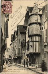 Troyes Rue Champeaux Tour Orfevre à Troyes