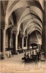 Solesmes Abbaye des Benedictins le Refectoire à Solesmes