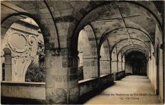 Solesmes Abbaye des Benedictins le Cloitre à Solesmes