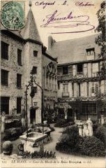 Le Mans cour du Musee de la Reine Berengere au Mans