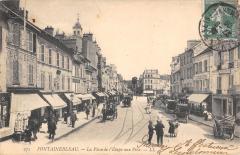 Fontainebleau - La Place De L'Etape Aux Vins à Fontainebleau