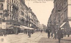 Lyon - Rue De La Republique - Place Le Viste à Lyon