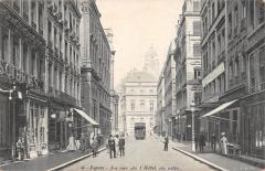 Lyon - La Rue De L'Hotel De Ville à Lyon