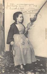 Jeune Fileuse De Locmine