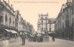 Tours - Place Du Grand Marche Et Fontaine De Beaune Semblancay à Tours
