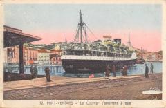 Port Vendres - Le Courrier S'Amarrant A Quai à Port-Vendres