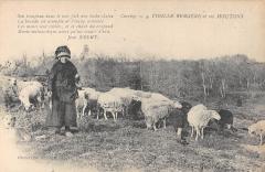 Correze - Vieille Bergere Et Ses Moutons à Corrèze