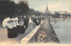 Royan - Admirant La Mer à Royan