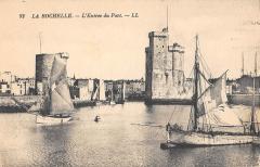 La Rochelle - L'Entree Du Port à La Rochelle