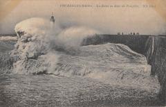 Fouras Les Bains - La Jetee Un Jour De Tempete à Fouras