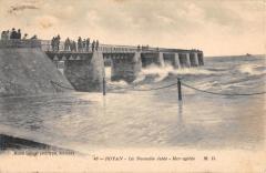 Royan - La Nouvelle Jetee - Mer Agitee -
																					17200 Royan
																			