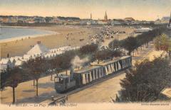 Royan - La Plage - Vue Prise Du Family Hotel - Train à Royan