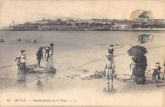 Royan - Enfants Jouant Sur La Plage à Royan