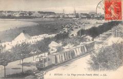 Royan - La Plage - Vue Prise Du Family Hotel - Train à Royan