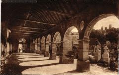 Montfort l'Amaury Interieur du Cimetiere à Montfort-l'Amaury