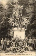 St Cyr l'Ecole Ecole Sur la Statue de Kleber