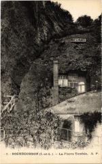 Rochecorbon Pierre Tombee à Rochecorbon