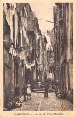 Marseille - Une Rue Du Vieux Marseille à Marseille