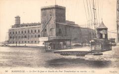 Marseille - Le Fort Saint Jean Et Nacelle Du Pont Transbordeur En Marche à Marseille