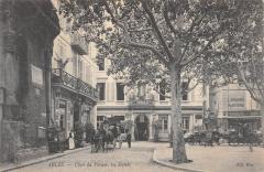 Arles - Place Du Forum - Les Hotels à Arles