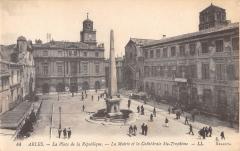 Arles - Place De La Republique à Arles