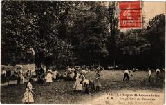 Carte postale ancienne Le Repos hebdomadaire - Les joies du Dimanche
                                                                     à Paris 16e
                                