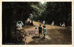 Carte postale ancienne Bois de Boulogne - Sous les ombrages
                                                                     à Paris 16e
                                