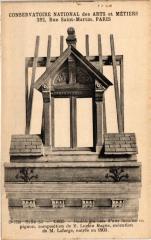Paris (3e) Cnam - Lucarne en pignon, modele en bois à Paris 3e