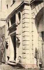 Paris 1e - Porte intérieure d'un hotel à Paris 1er