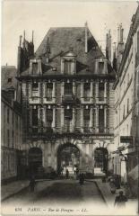 Paris 4e Rue de birague -
																					75004 Paris 4e
																			