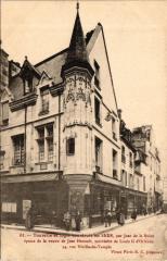 Paris 3e Paris-Tourelle et logis construit en 1528 à Paris 3e