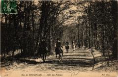 Carte postale ancienne Bois de Boulogne - Allée des Poteaux
                                                                     à Paris 16e
                                