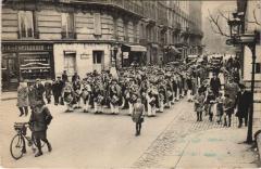 Un de ses défilés à Paris - XVIe Arrondissement -
																					75016 Paris 16e
																			