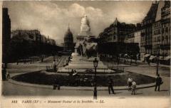 Monument Pasteur et les Invalides à Paris 15e
