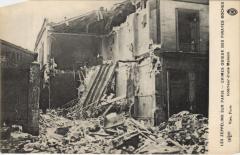Les Zeppelins Sur Paris Interieur d'une maison
