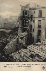 Carte postale ancienne Les Zeppelins sur Paris - Crimes odieux des pirates Boches - Côté de maison éboulé
                                                                     à Paris 20e
                                