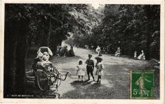 Carte postale ancienne Bois de Boulogne - Sous les ombrages
                                                                     à Paris 16e
                                