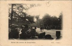 Carte postale ancienne Retour des courses de Longchamps
                                                                     à Paris 16e
                                