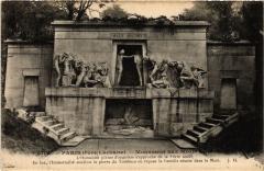 Carte postale ancienne Le Père Lachaise - Monument aux Morts
                                                                     à Paris 20e
                                